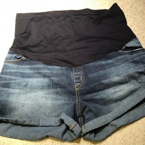 Liz Lange maternity jean shorts